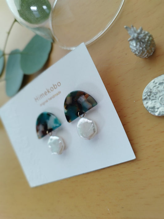 ヘキサゴンパール 12mm × アーチアクリル ピアス - Himekobo