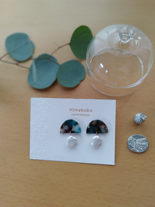 ヘキサゴンパール 12mm × アーチアクリル ピアス - Himekobo