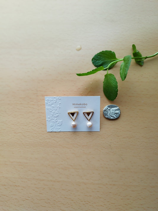 Geometric Triangle & Pearl Pierce - Himekobo