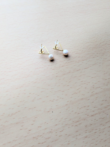 Geometric Triangle & Pearl Pierce - Himekobo